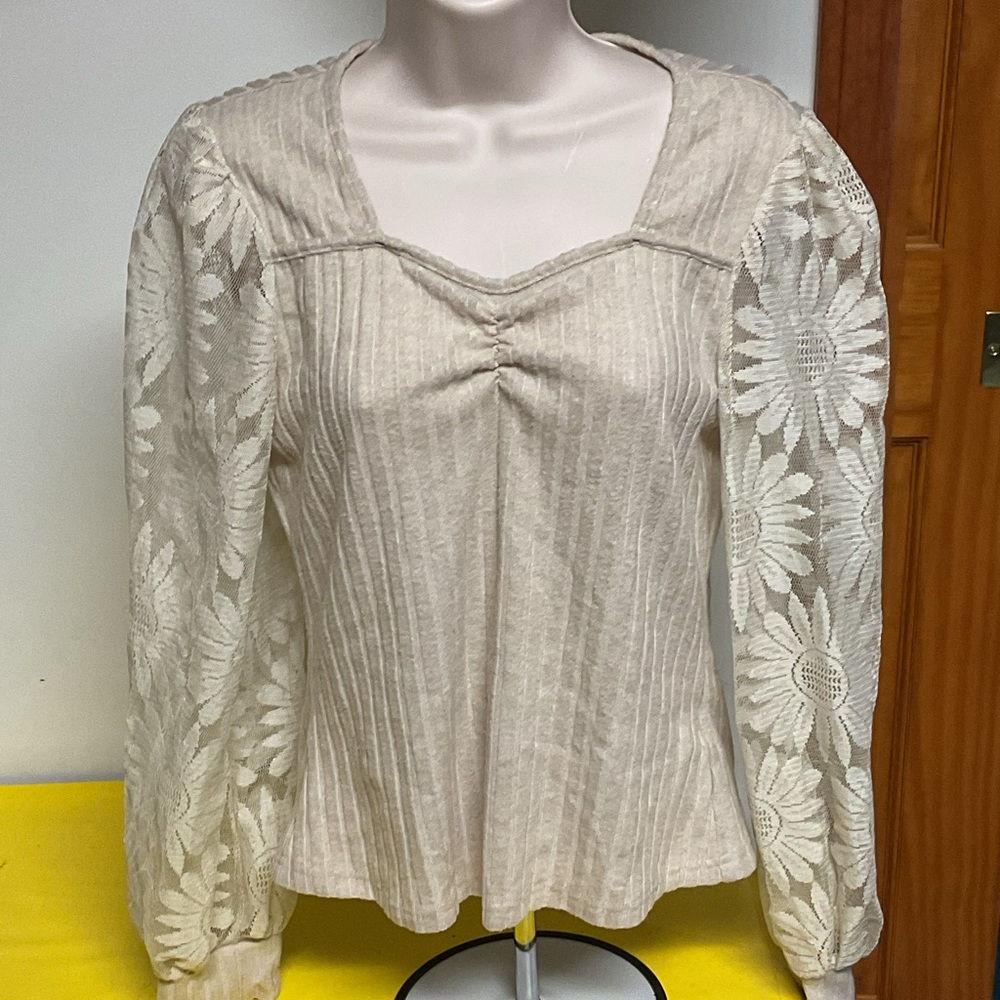SHEIN Beige Striped Top with Lace Sleeves